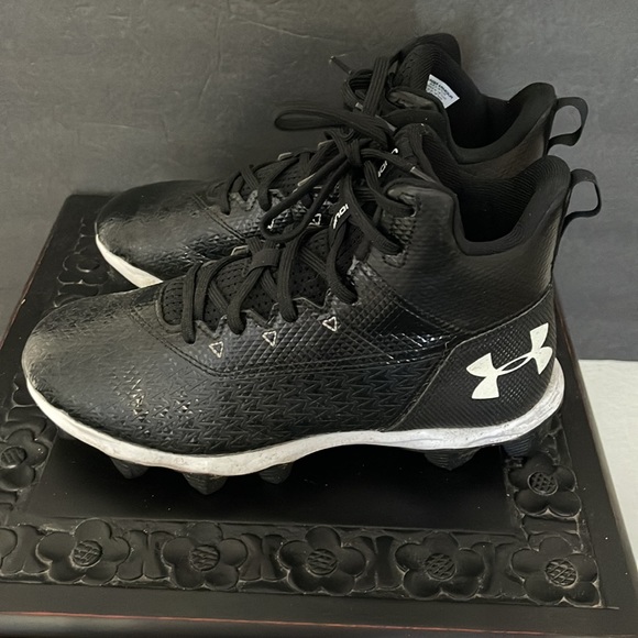 INDER ARMOUR BOYS ATHLETIC CLEATS - Picture 4 of 11